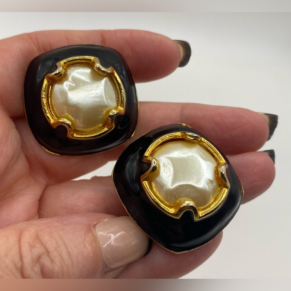 CJ Russell Faux Pearl & Black Enamel Gold Tone Clip On Statement Earrings Rare